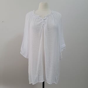 Robert Louis white blouse with ruffle details and button front. Size XXL NWT